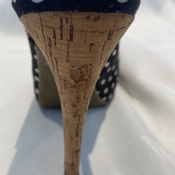 GUESS shoes size 10. - Picture 6 of 8